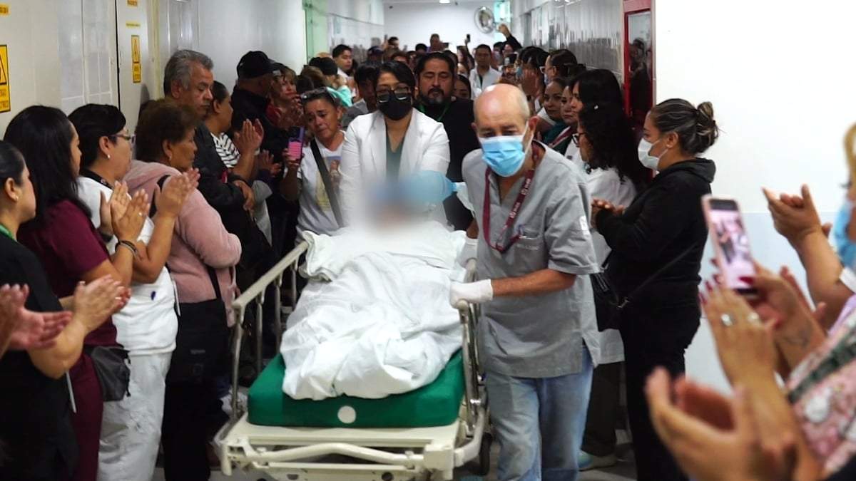 Mariana fue despedida por personal institucional y sus familiares con una “valla de honor”