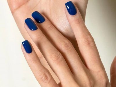 Se va el marrón, llega el glamour: el Nail Art azul marino es el nuevo must del invierno