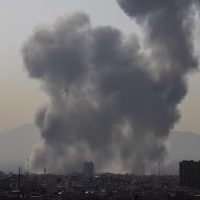 Estados Unidos e Israel lanzaron un ataque contra Irán para "arrasar" con su industria misilística