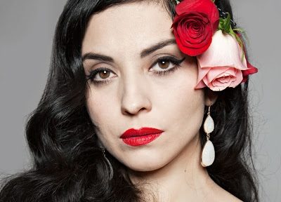 “¡Con fuerza!”: La presentación de Mon Laferte que dio de qué hablar