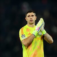 No será fácil: el Aston Villa rechazó una oferta por el Dibu Martínez