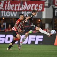 Sin merecerlo: River venció 2 a 1 a Estudiantes y se mantiene vivo en el torneo