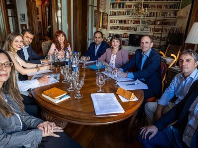 CFK respondió a las críticas por las visitas en su casa