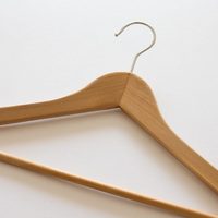 No tires la percha vieja o rota: así podés crear el organizador de collares más coqueto y original