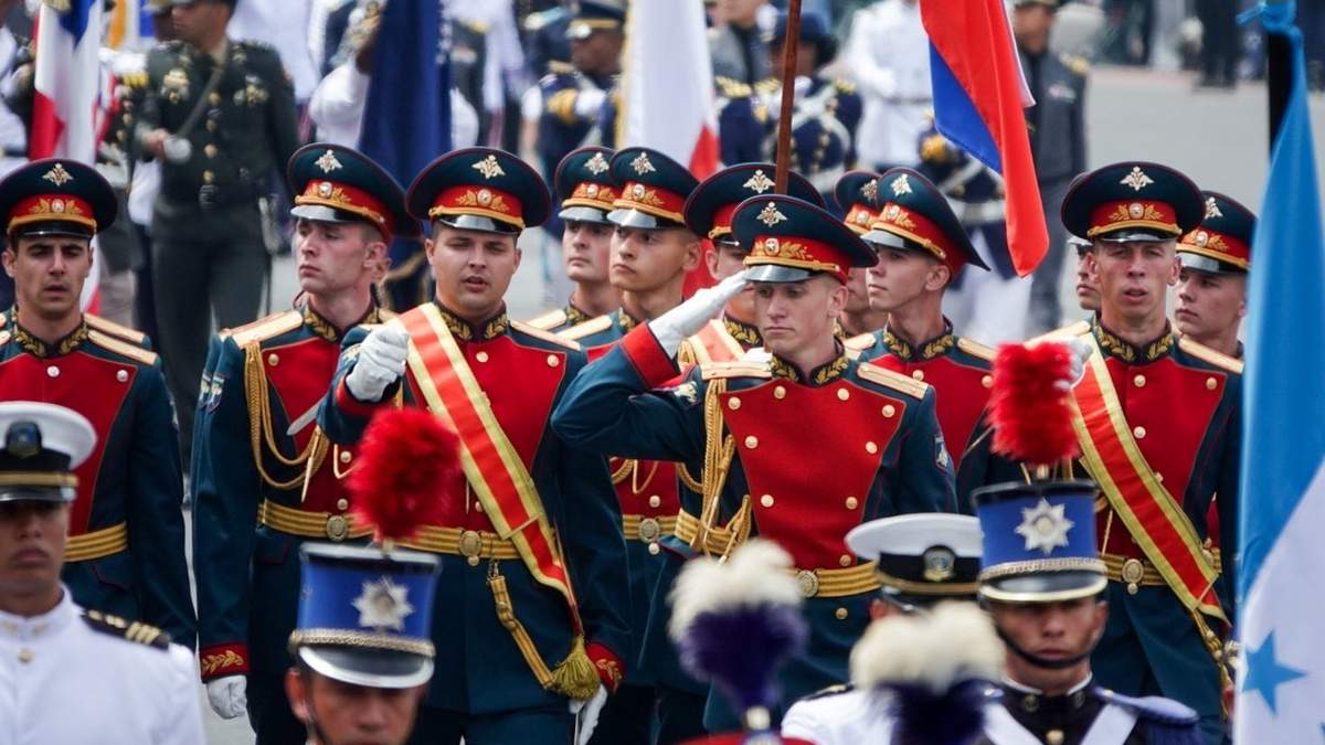 La delegación de cadetes de Rusia en el desfile