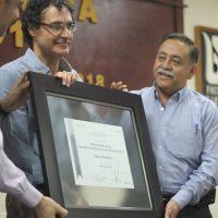 El cuento, 'el género literario menos valorado”: Fabio Morábito al recibir el Premio Narrativa Colima