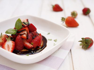 Frutillas con chocolate: sin gastar fortuna, así podés sorprender a tu pareja en San Valentín
