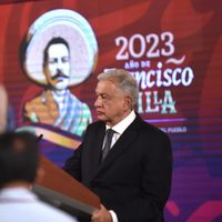 AMLO viaja por carretera hacia Acapulco ante el impacto del huracán Otis