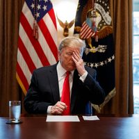 Trump amaga ahora con construir un 'muro humano”