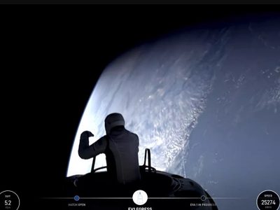 Realizan la primera caminata espacial privada de la historia: "Desde aquí, parece un mundo perfecto"