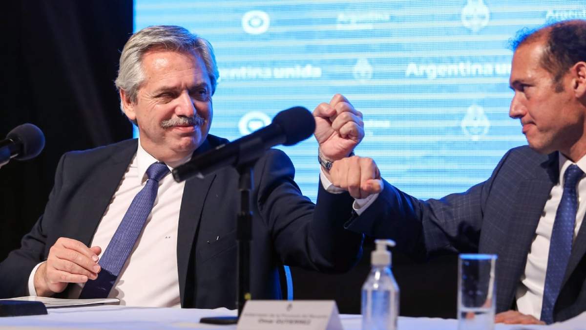 Omar Gutiérrez con Alberto Fernández. Fuente:(Twitter)