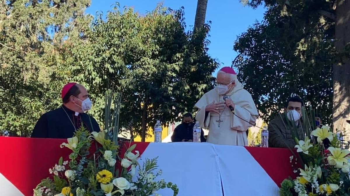 Raúl Vera dio la bienvenida al nuevo obispo de Santillo, Hilario González