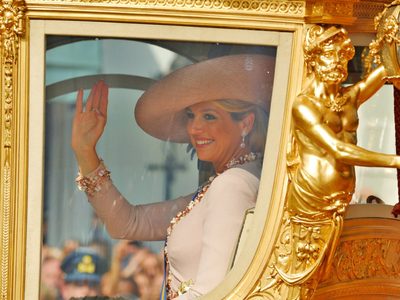 Polémica: la historia detrás de la impresionante carroza de oro de Máxima de Holanda