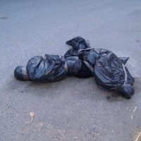 Dejan dos cuerpos embolsados a unos metros de la sede de la Fiscalía de Guerrero
