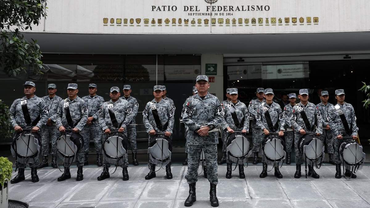Integrantes de la Guardia Nacional en el Patio del Federalismo del Senado