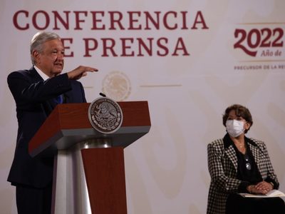 Delfina Gómez "ha hecho un trabajo excepcional" en la SEP: AMLO