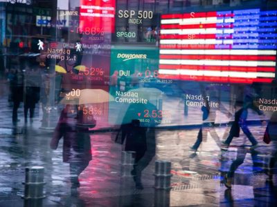 Adiós riesgo país: se acercó a los 2.300 puntos y los ADRs cayeron hasta un 5%