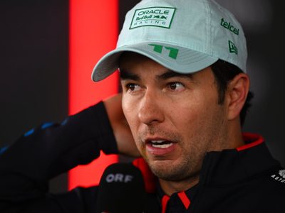 Checo Pérez sacó toda su furia contra la Fórmula 1 y Liam Lawson
