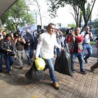Alcalde de Tlajomulco arroja toneladas de basura a empresa recolectora, para exigir buen servicio