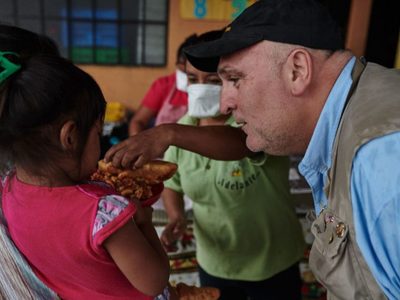 El chef español José Andrés propone un plan para paliar el hambre
