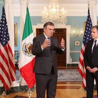 Revelan que Ebrard acordó con EU que México reciba más cubanos y nicaragüenses expulsados