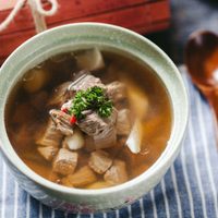 Sopa de carne: la receta de la abuela que no puede faltar en tu mesa en los días de frío