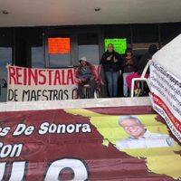 Maestros cesados "clausuran" Congreso sonorense