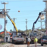 El gobierno recibió los materiales y equipos para normalizar el servicio eléctrico en Centenario