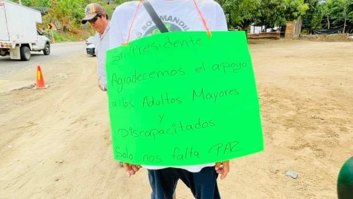 Una de las pancartas mostradas al presidente
