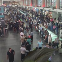 Caos en el AICM tras suspender operaciones por fuertes lluvias (Video)