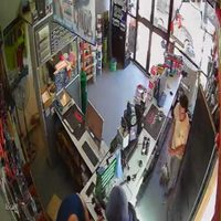 Ladrones armados robaron una ferretería en el oeste de Neuquén capital