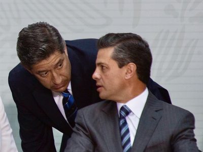 Secretario particular de Peña Nieto recibía "moches" por concertar citas, denuncia vocero de AMLO