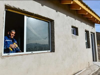 Provincia y municipios reactivaron la construcción de viviendas en Las Ovejas y Barrancas