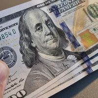 El dólar comenzó la semana con un leve descenso y dio un respiro