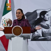 Sheinbaum justifica vallas en Palacio Nacional ante marchas de la CNTE y Generación Z