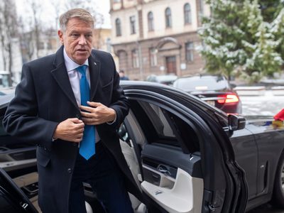 El presidente rumano renuncia tras presión populista