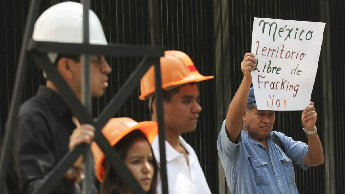 Protesta de integrantes de la Alianza Mexicana Contra el Fracking en julio de 2014
