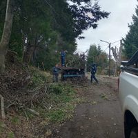 Realizan trabajos de mantenimiento en Villa la Angostura por fuertes lluvias y vientos