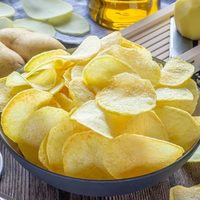 Papas Lay’s caseras sin horno: no gastés una fortuna en las del paquete y hacete esta receta en pocos minutos