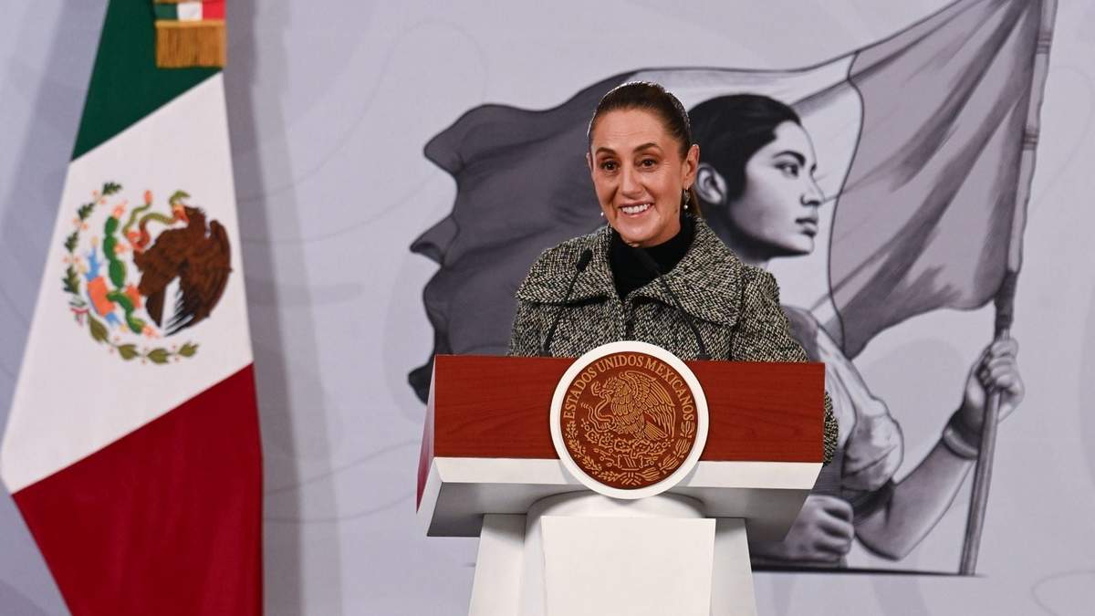 La presidenta Claudia Sheinbaum en la conferencia matutina de Palacio Nacional, el viernes 18 de diciembre de 2025