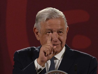 AMLO critica "la tardanza" con la que atienden los casos en la FGR y la SCJN