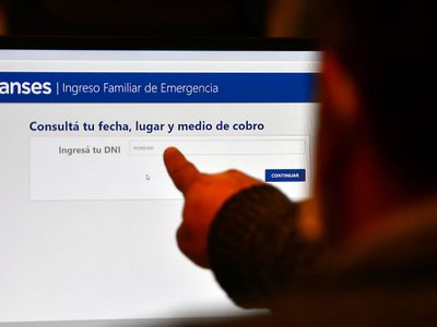 El Gobierno discute si habrá un cuarto pago del IFE en septiembre