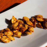 No tires las semillas de calabaza y aprovechalas al máximo con esta receta del snack más rico y saludable
