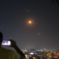 Israel lanza nuevos bombardeos contra "objetivos militares" en la capital de Irán