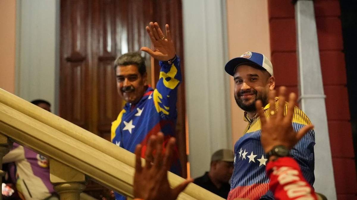 El diputado venezolano Nicolás Maduro Guerra, conocido como “Nicolasito”, junto a su padre