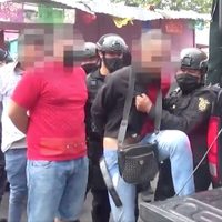 Caen dos sospechosos de asalto a un banco con “cinturón de explosivos”