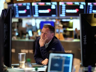 Bolsas caen tras amenaza de Trump de escalar guerra comercial