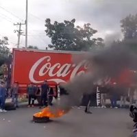Protestas y bloqueos en Oaxaca tras la detención de 20 normalistas