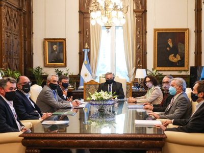 Alberto Fernández se reunió con la Mesa de Enlace y dio marcha atrás a sus dichos
