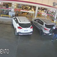Usó un inhibidor de alarmas para llevarse una mochila del interior de un auto estacionado en una estación de servicios